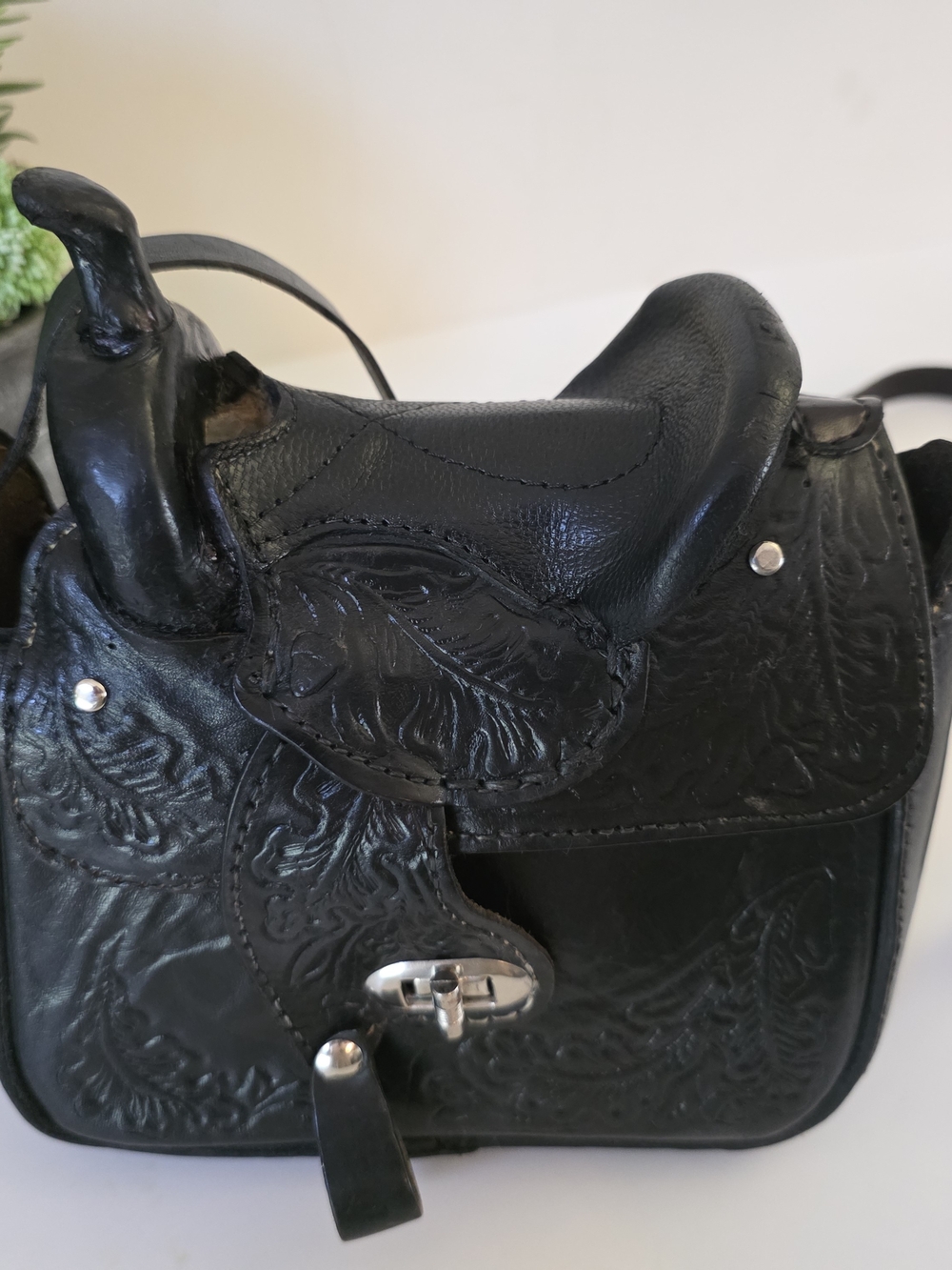 Vintage 1970's-80's Western Saddle Crossbody Bag Tooled Leather Sherling - Picture 5 of 16